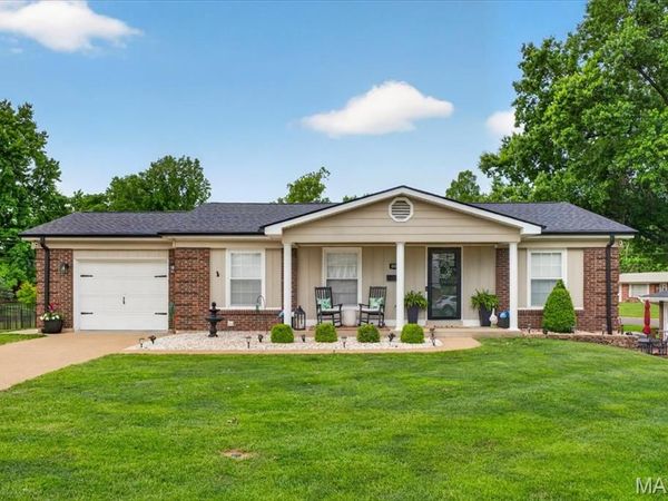 965 N Metter Avenue, Columbia, IL 62236