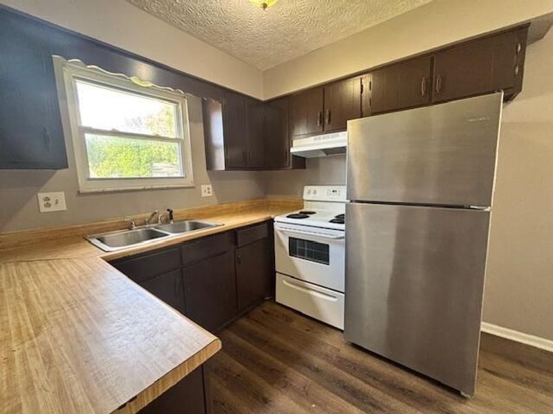 2621 Woodsedge Road , Columbus, OH 43224 Photo 5