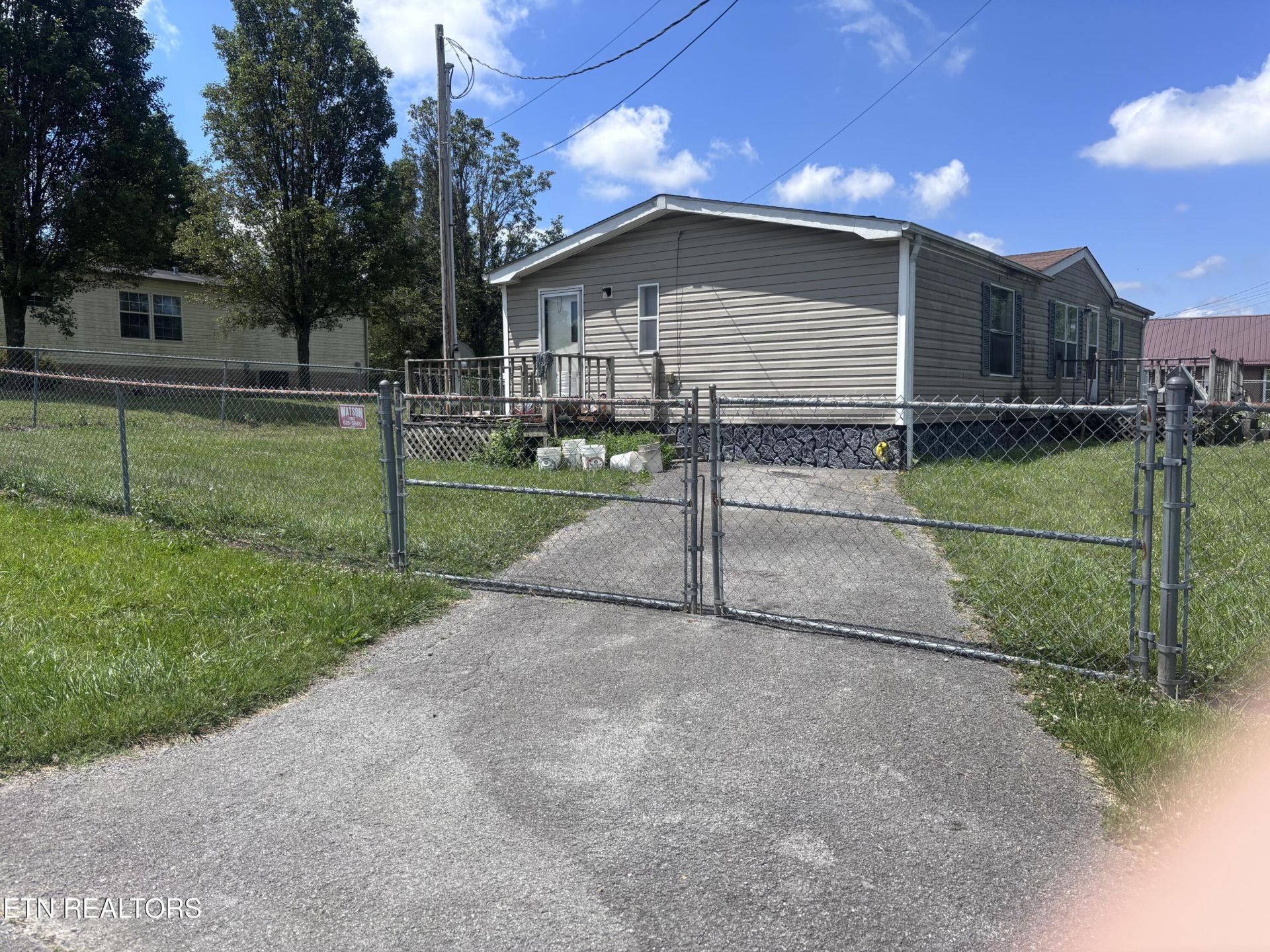 711 Joyce St, New Tazewell, TN 37825 Main Photo