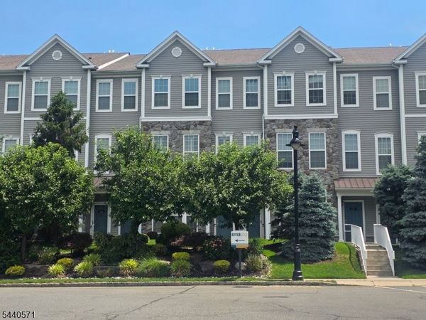 10 Iris Ln, Unit 10, Garfield, NJ 07026