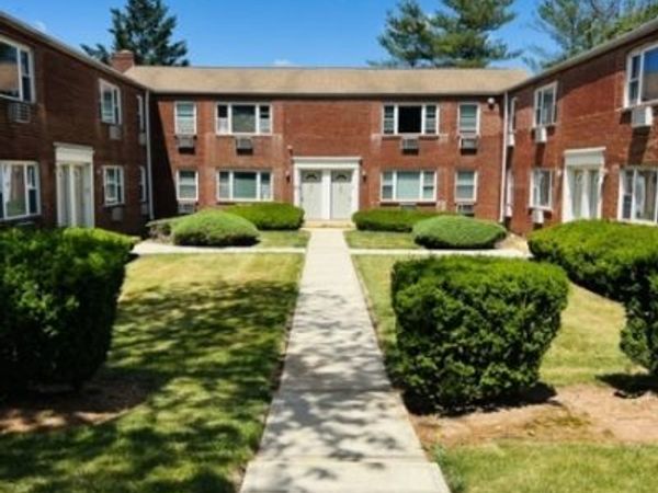60 Fox Rd, Edison, NJ 08817
