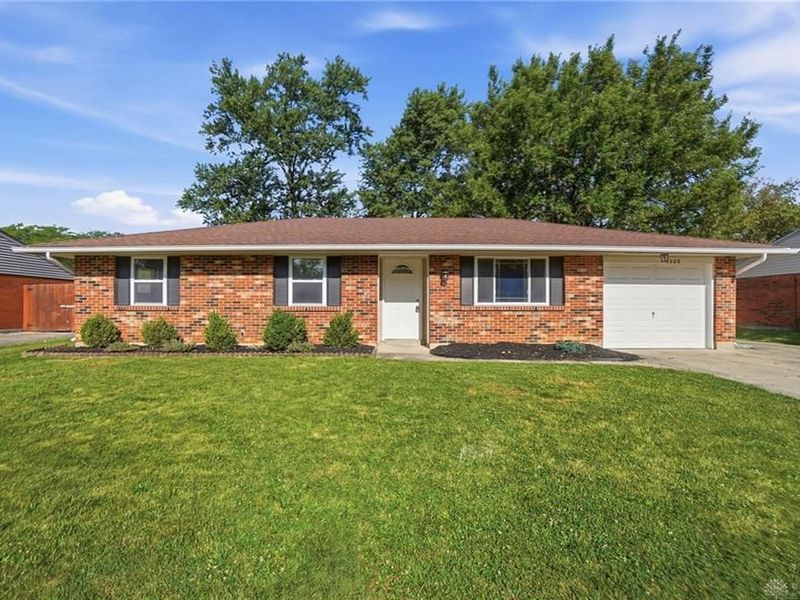 7329 Kirkview Drive, Huber Heights, OH 45424 Photo 1