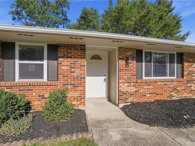 7329 Kirkview Drive, Huber Heights, OH 45424 Photo 2