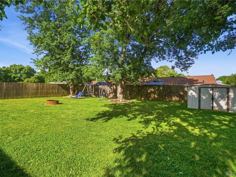 7329 Kirkview Drive, Huber Heights, OH 45424 Photo 30