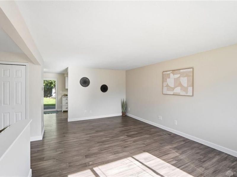 7329 Kirkview Drive, Huber Heights, OH 45424 Photo 4