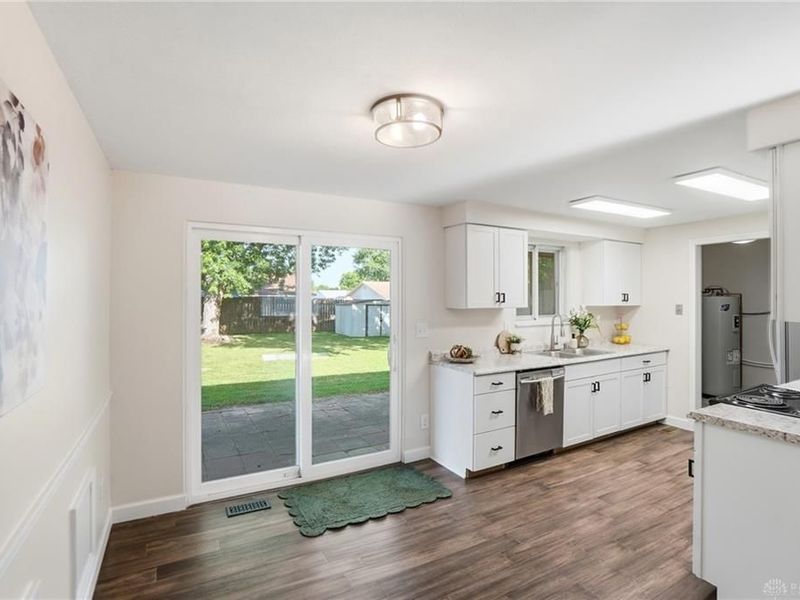 7329 Kirkview Drive, Huber Heights, OH 45424 Photo 6