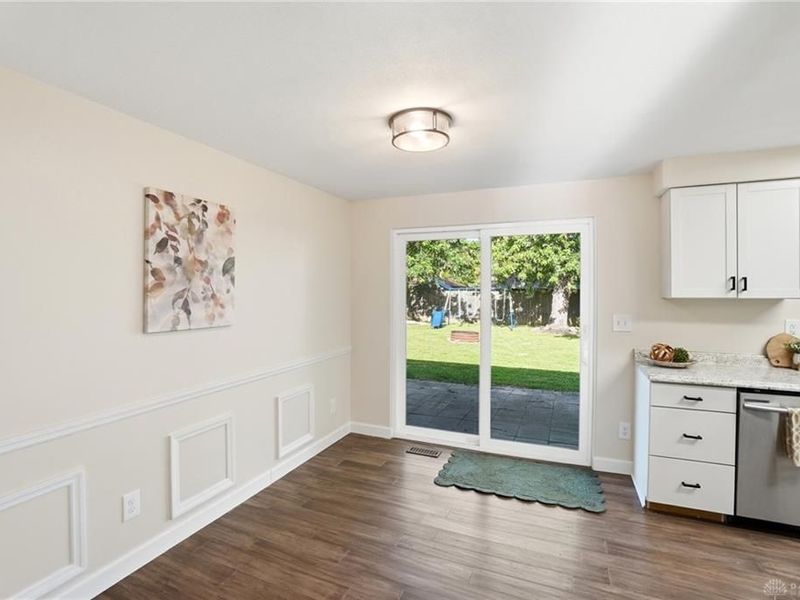 7329 Kirkview Drive, Huber Heights, OH 45424 Photo 9