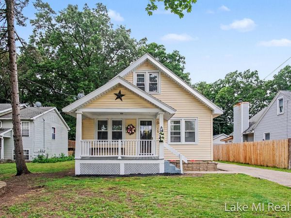 3639 Burlingame Avenue SW, Wyoming, MI 49509