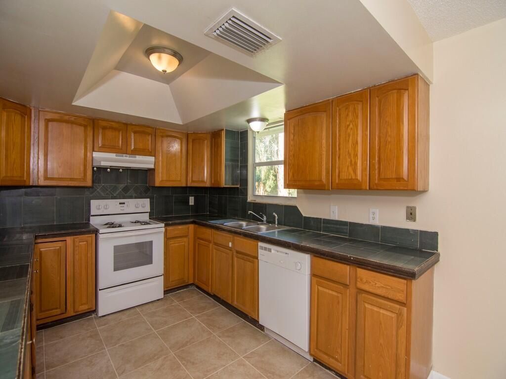 8604 Brookline Avenue, Fort Pierce, FL 34951 Photo