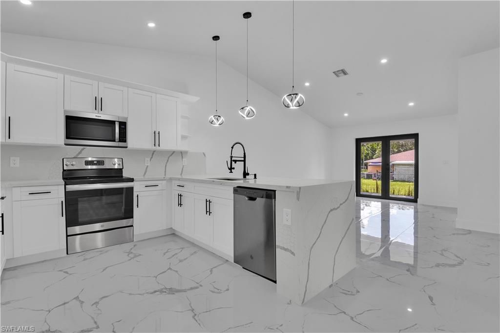 329/331 Grant Blvd, Lehigh Acres, FL 33974 Photo