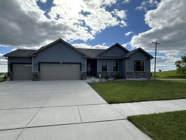 800 Linda Ln, Watertown, WI 53094