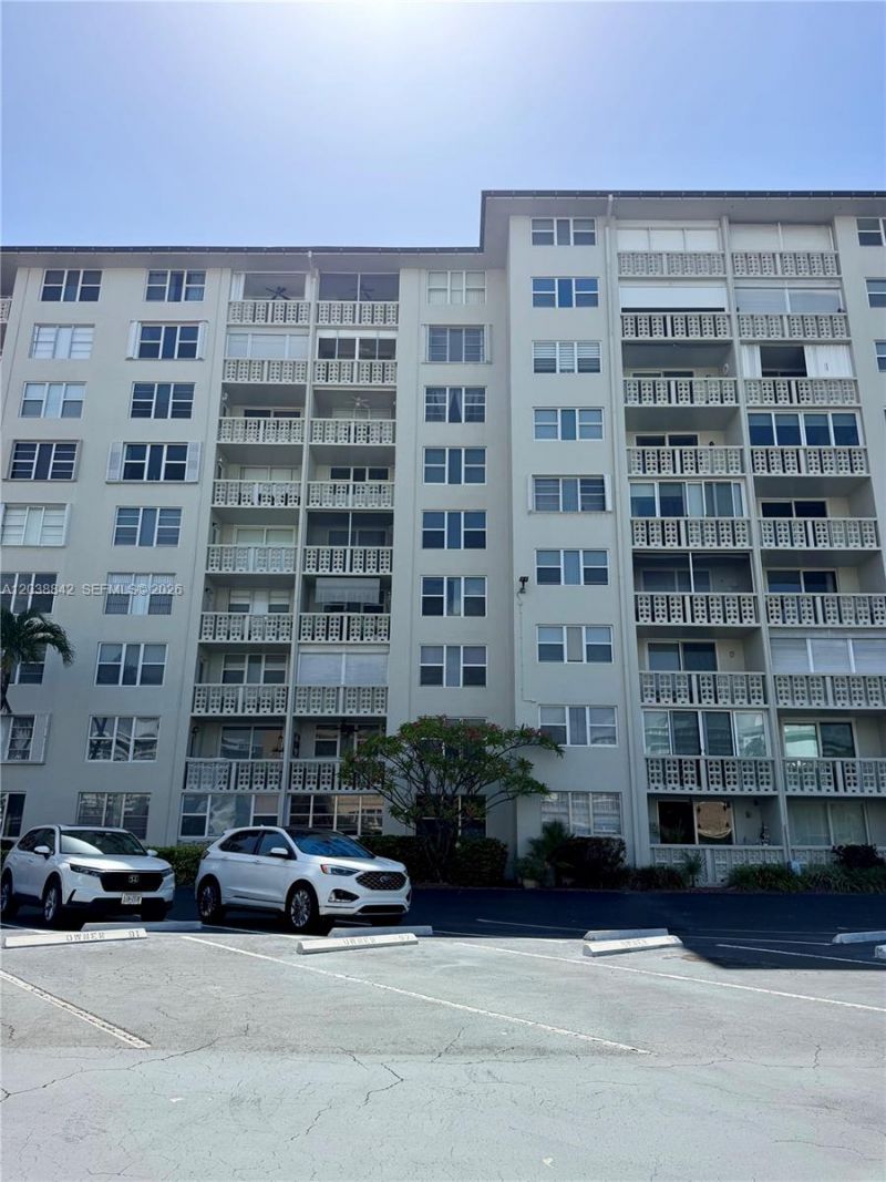 1893 S Ocean Dr, Unit 612, Hallandale Beach, FL 33009 Photo