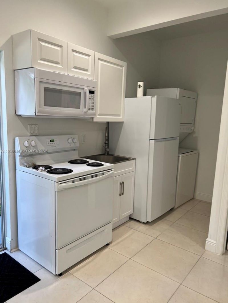 1533 W 26th Ct , Unit 2b, Riviera Beach, FL 33404 Photo