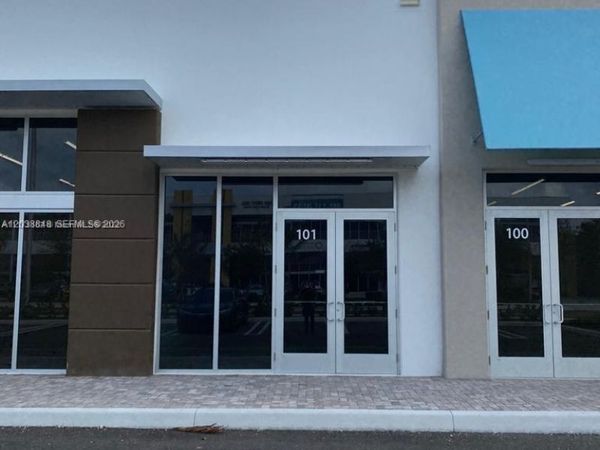 10890 NW 17th St , Unit 101, Sweetwater, FL 33172
