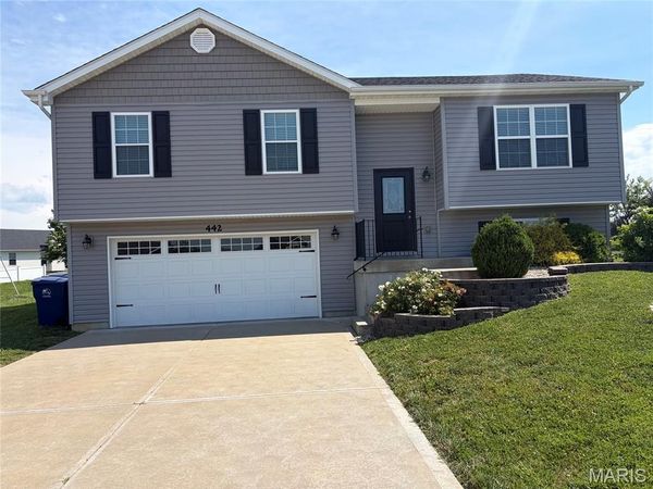 442 Honeysuckle Creek Dr. Drive , Wentzville, MO 63385