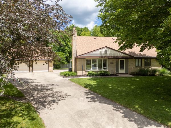 2121 Lakewood Drive, Kalamazoo, MI 49001
