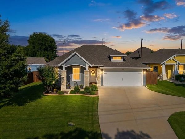721 W Kimball Street , Mansfield, TX 76063