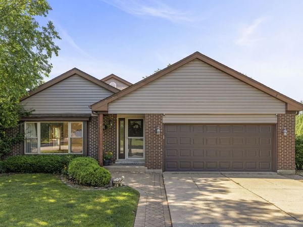 8407 Carriage Lane, Tinley Park, IL 60487