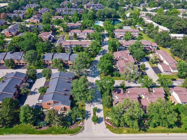 19W182 Ginny Lane E, Unit 182, Oak Brook, IL 60523