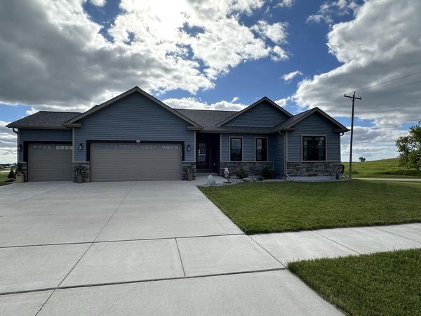 800 Linda LANE, Watertown, WI 53094