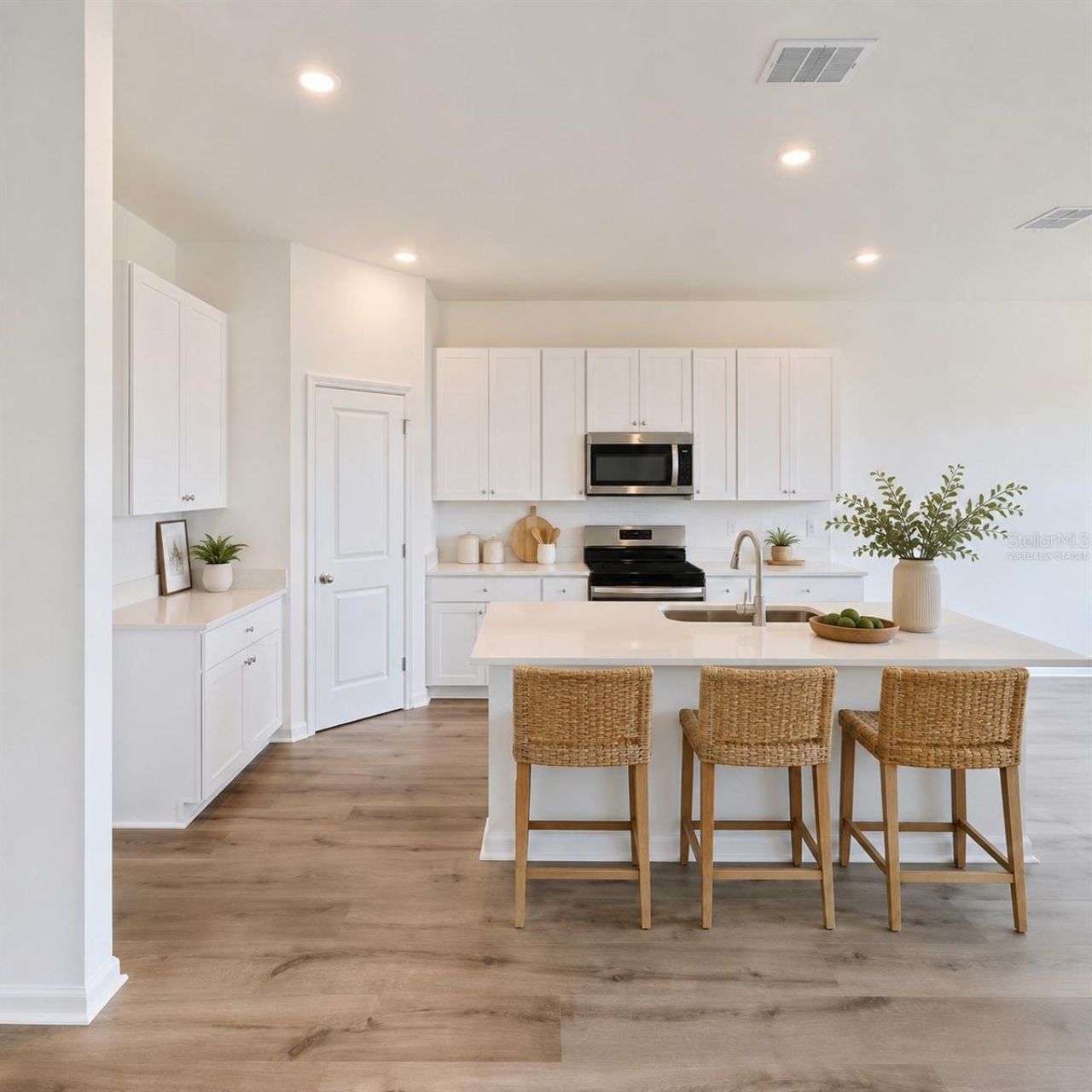 6209 Sanders Grove Circle, Okahumpka, FL 34762 Photo