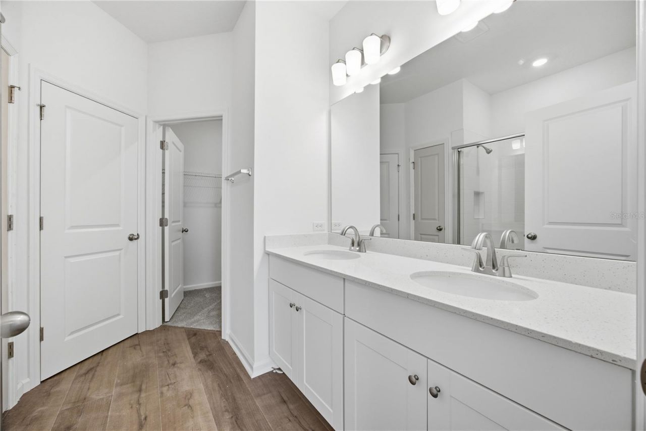 6209 Sanders Grove Circle, Okahumpka, FL 34762 Photo