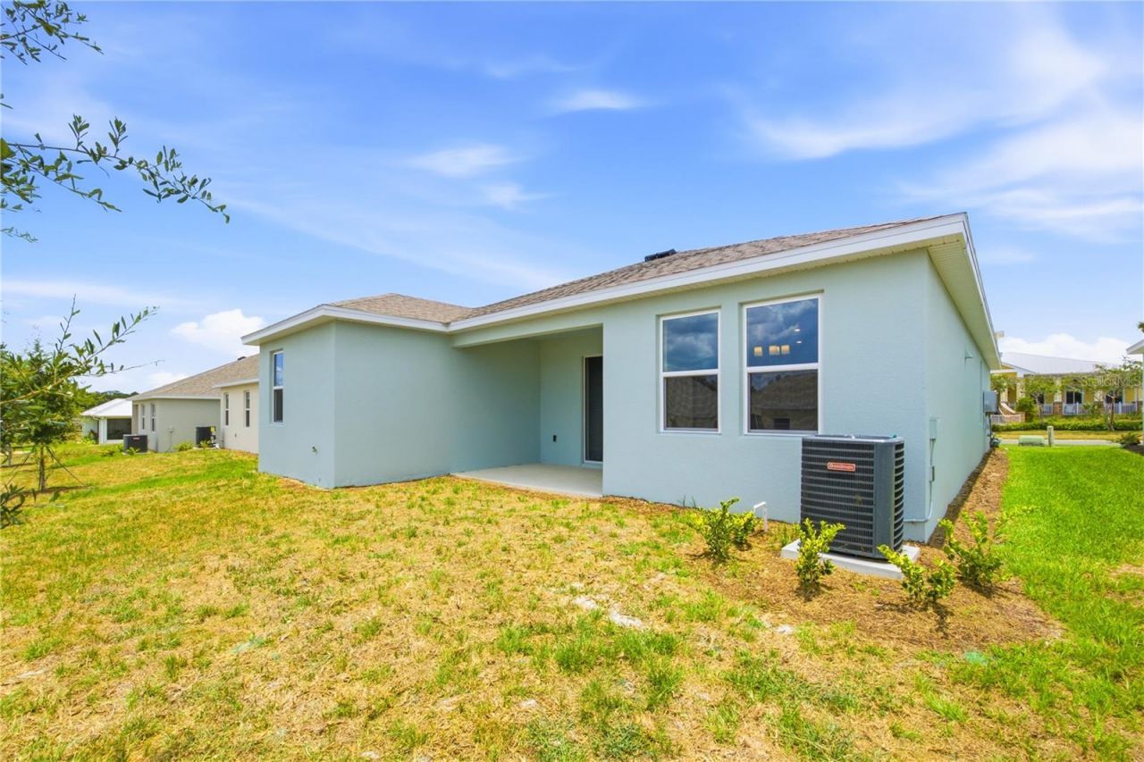 6209 Sanders Grove Circle, Okahumpka, FL 34762 Photo
