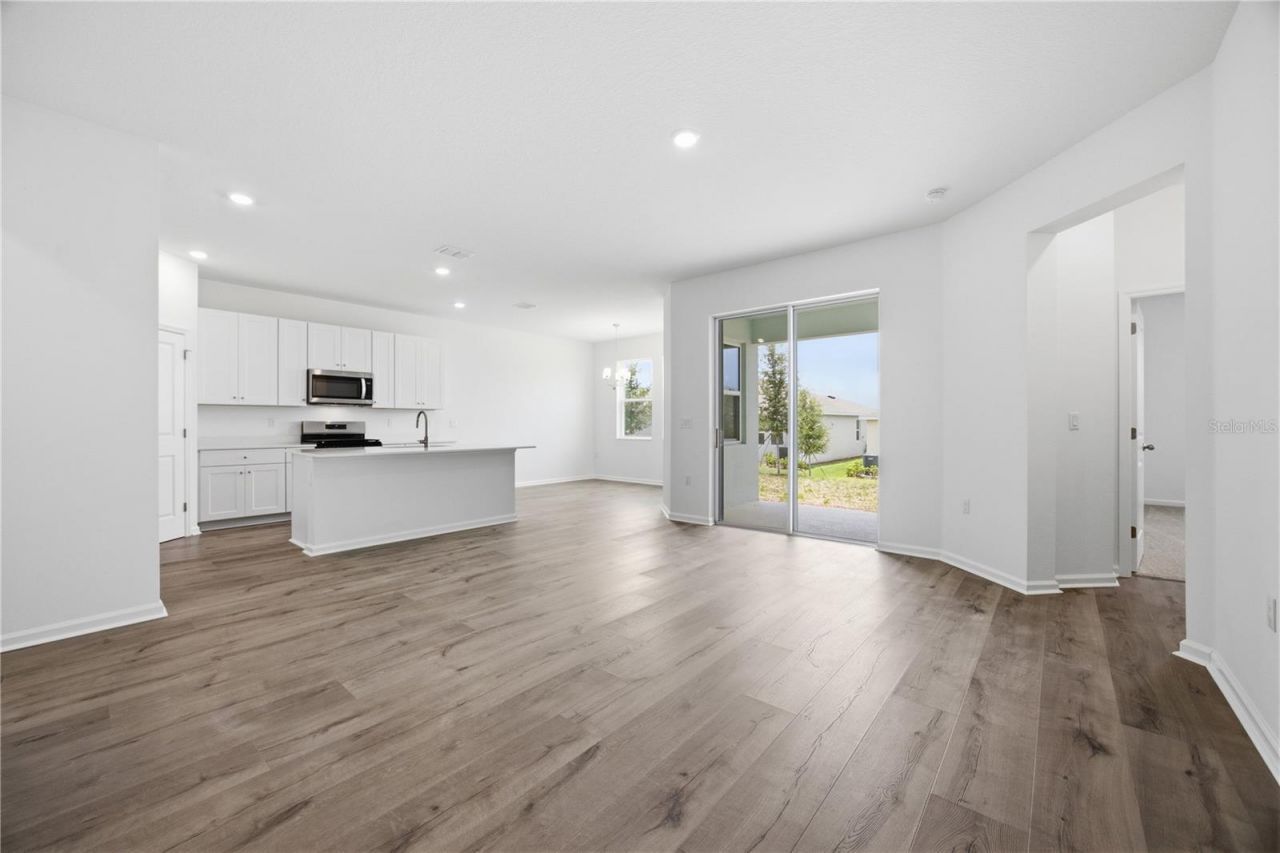 6209 Sanders Grove Circle, Okahumpka, FL 34762 Photo