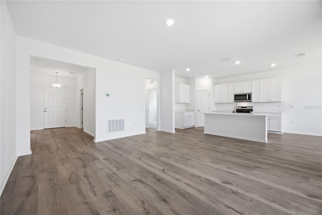 6209 Sanders Grove Circle, Okahumpka, FL 34762 Photo