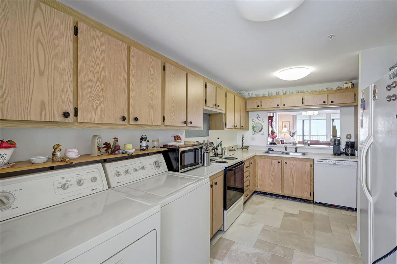 14900 Gulf Boulevard, Unit 401, Madeira Beach, FL 33708 Photo