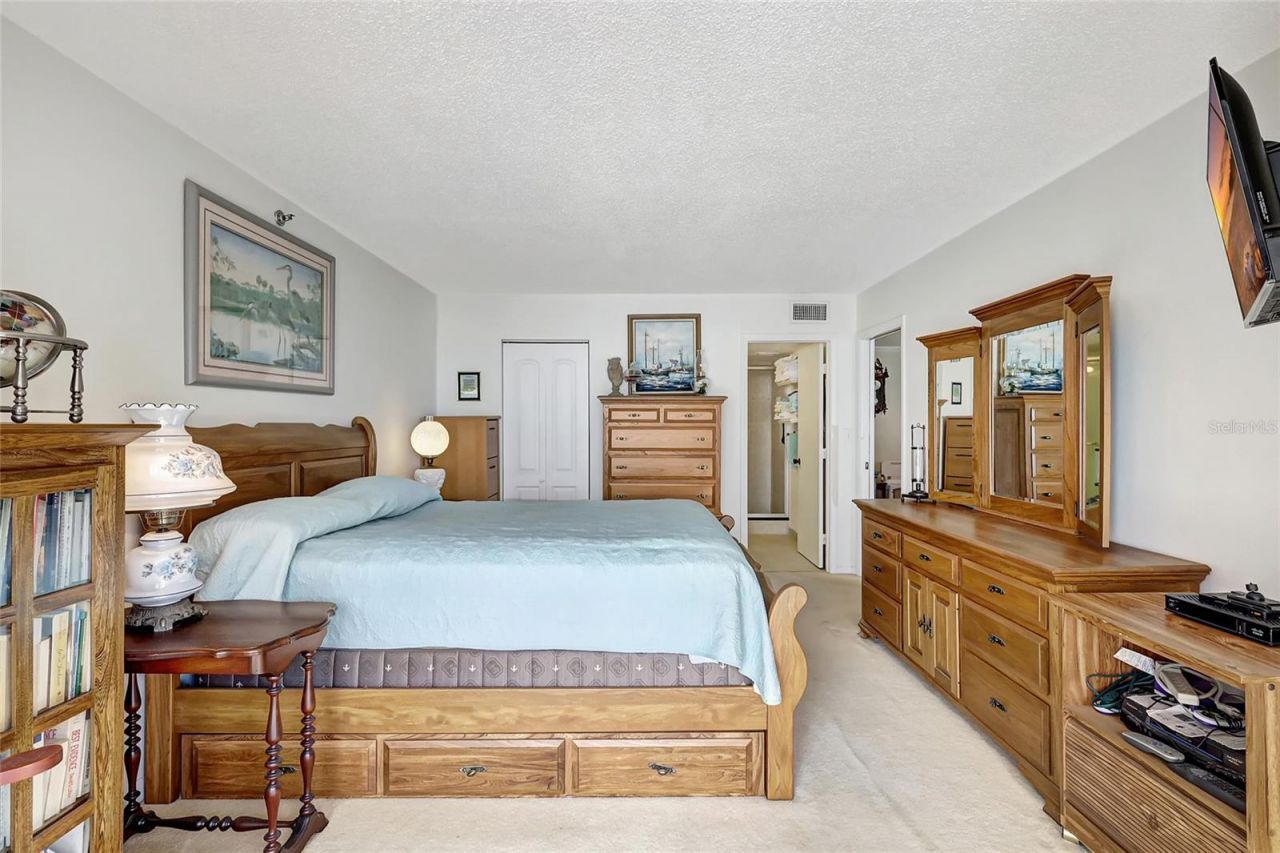 14900 Gulf Boulevard, Unit 401, Madeira Beach, FL 33708 Photo