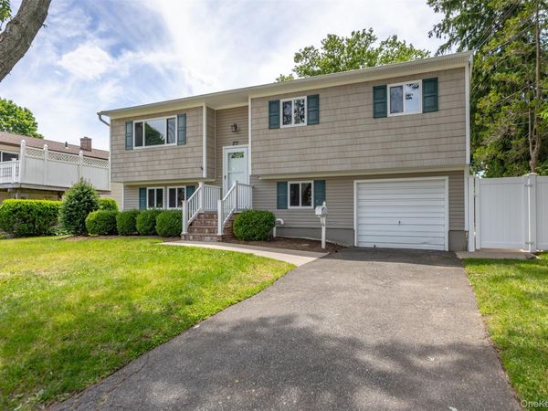 271 6th Avenue , West Babylon, NY 11704