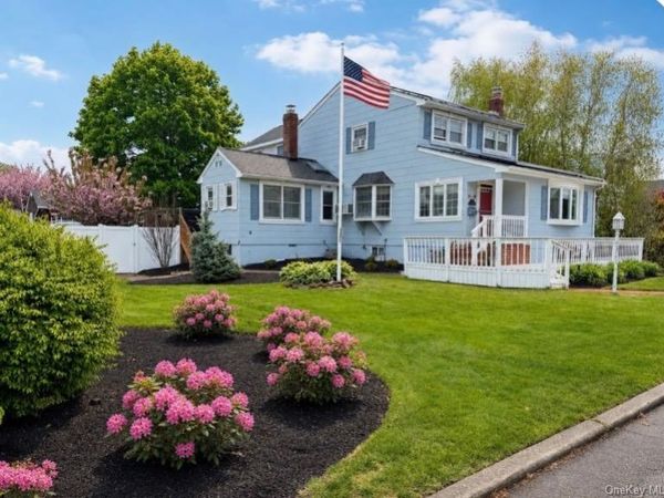 19 Westbridge Drive, Babylon, NY 11702