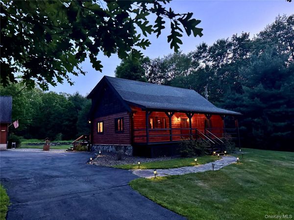 691 Peenpack Trail , Sparrowbush, NY 12780