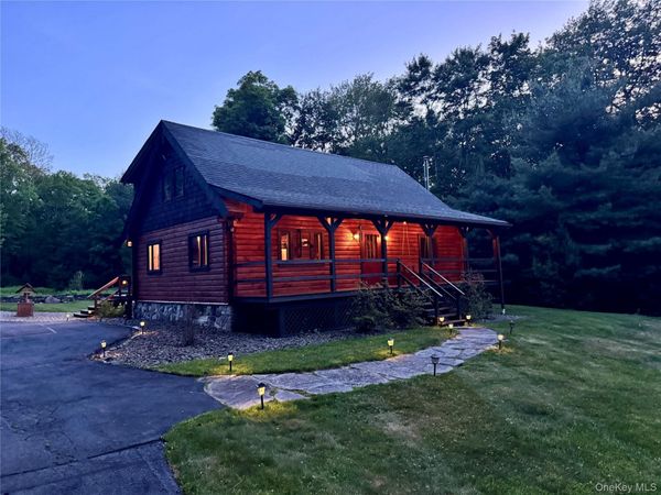 691 Peenpack Trail , Sparrowbush, NY 12780