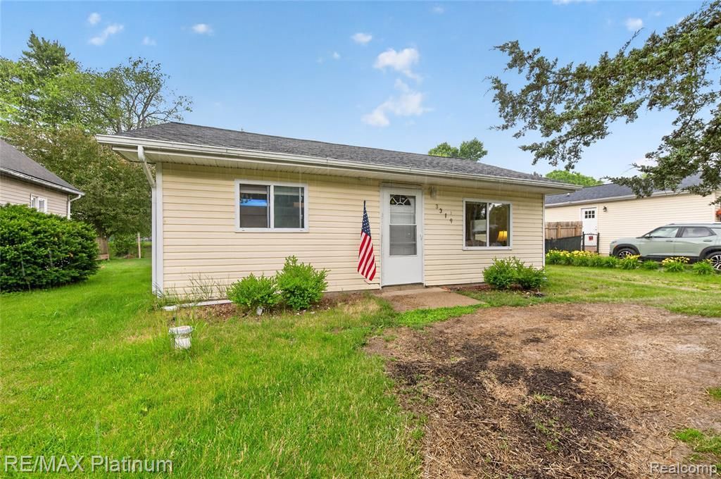 3319 Junior Drive, Hamburg Township, MI 48169 Main Photo