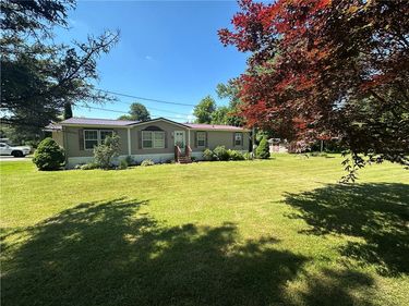 2 Hillside Ln, Weedsport, NY 13116