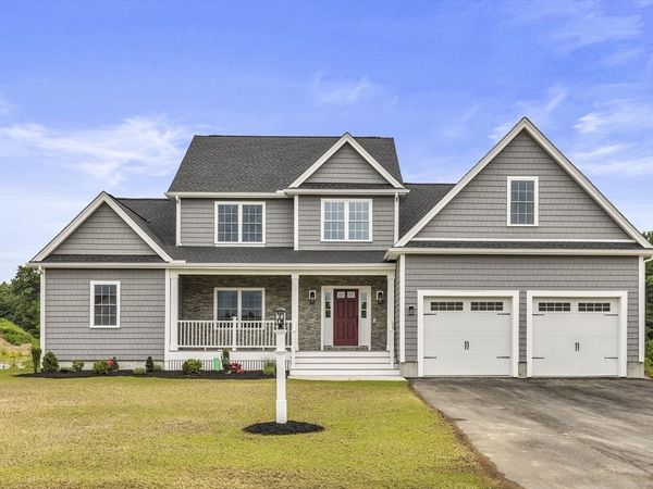 10 April Way, Millis, MA 02054