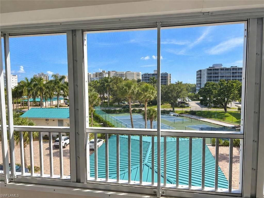 21 Bluebill Ave, Unit 303, Naples, FL 34108 Photo