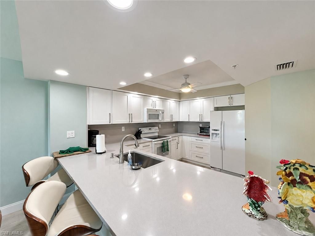 21 Bluebill Ave, Unit 303, Naples, FL 34108 Photo