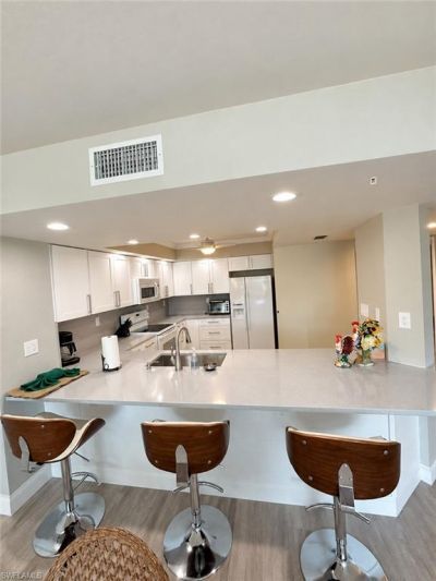 21 Bluebill Ave, Unit 303, Naples, FL 34108 Photo