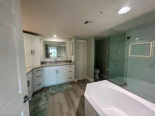 21 Bluebill Ave, Unit 303, Naples, FL 34108 Photo