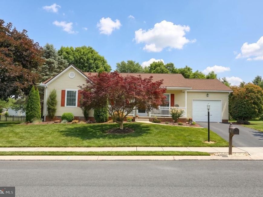 25 Fieldcrest Drive, Littlestown, PA 17340 Main Photo