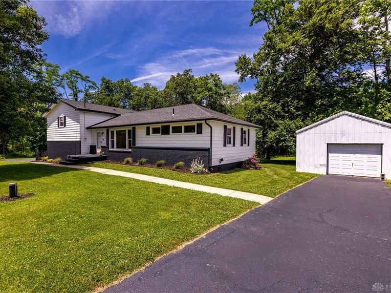 5813 Somers Gratis Road, Camden, OH 45311 Photo 3