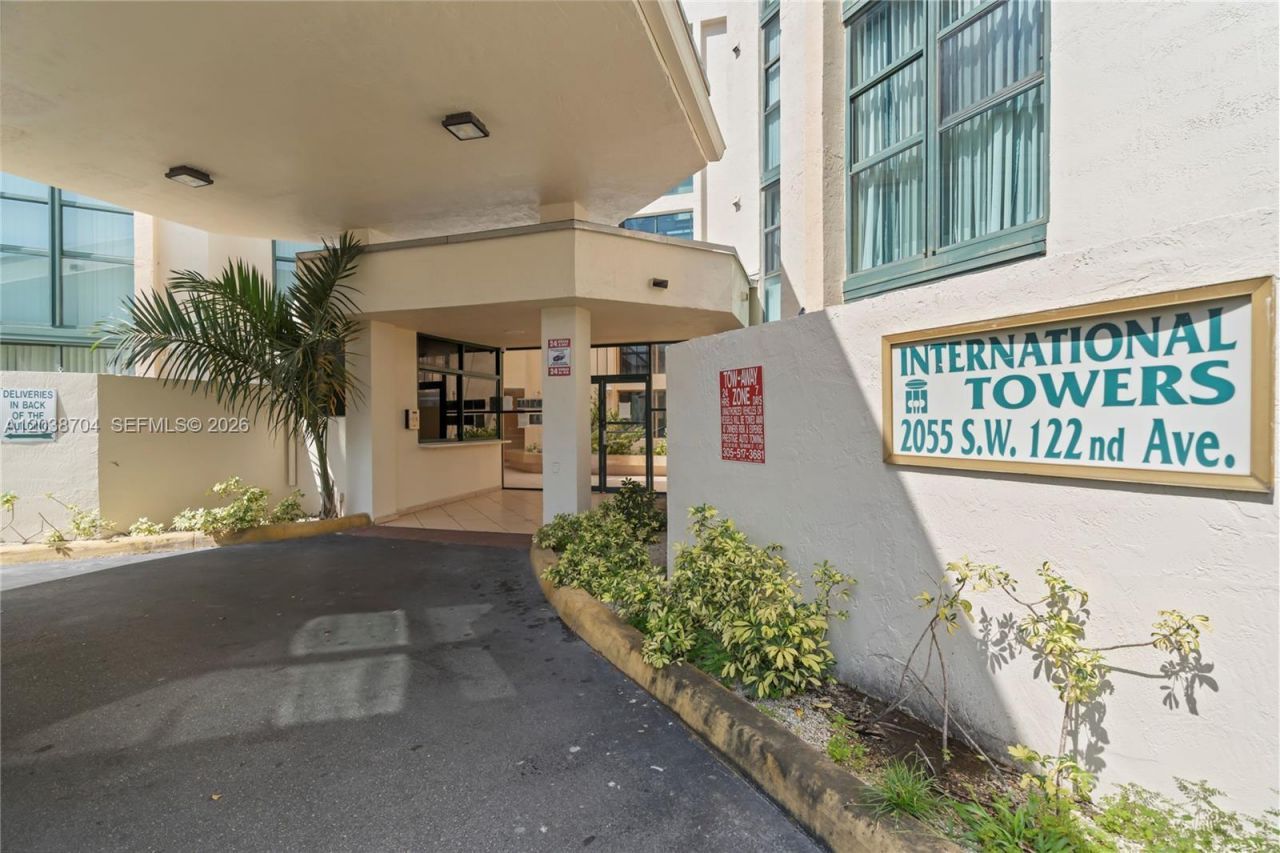 2055 SW 122nd Ave, Unit 326, Miami, FL 33175 Photo