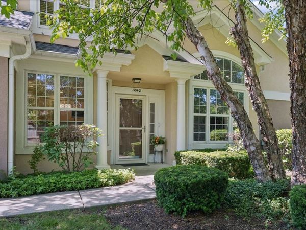 3042 Lexington Lane , Unit 3R41, Glenview, IL 60026