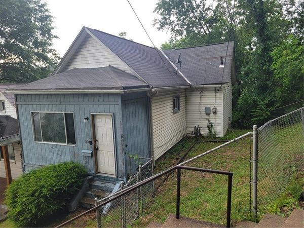 800 6th St, Mc Kees Rocks, PA 15136