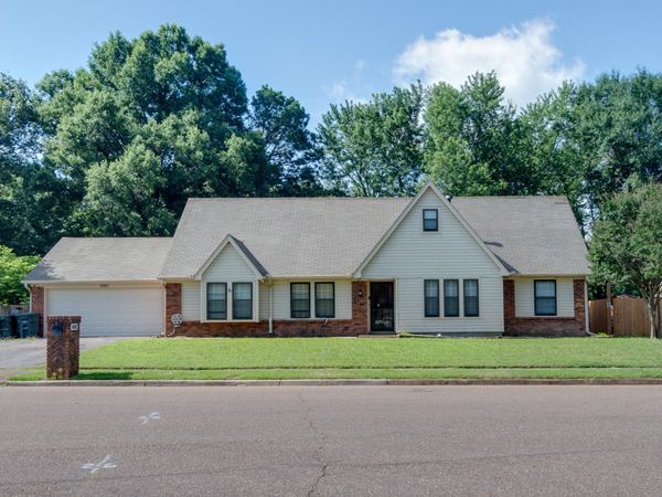 8083 CINDERS DR, Bartlett, TN 38133