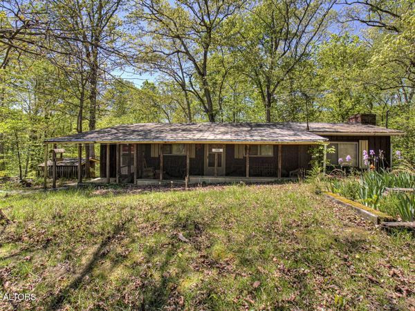 1909 Cheyene Tr, Dandridge, TN 37725