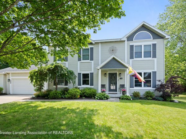 824 Amesbury Drive, DeWitt, MI 48820